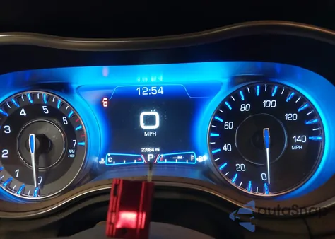 2023 Chrysler 300 Touring L Awd z USA, uszkodzony, nr VIN 2C3CCASG7PH662088